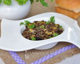 Кабачки тушеные в морковном соке c чечевицей