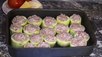 кабачки в духовке с фаршем с сыром