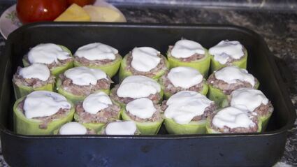 кабачки в духовке с фаршем с сыром