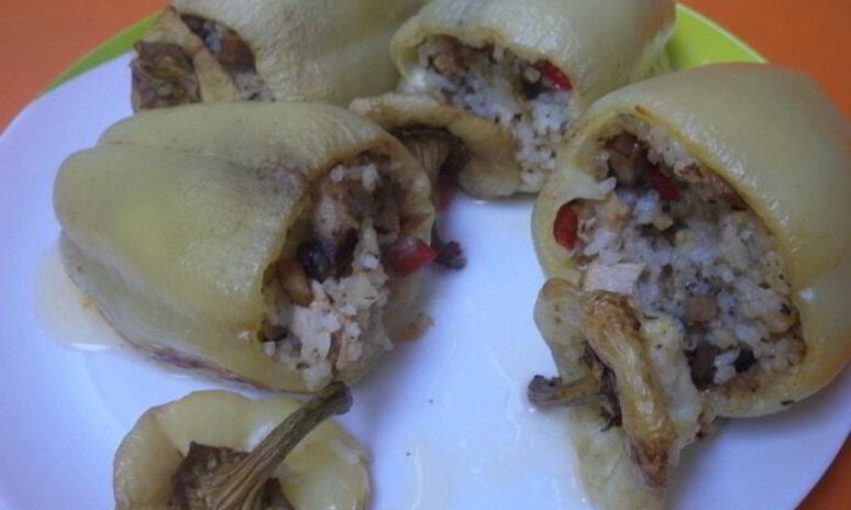 Рецепт перец, фаршированный рисом, курицей и перчиком чили