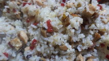 перец, фаршированный рисом, курицей и перчиком чили