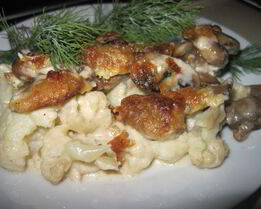 Цветная капуста с грибами в сливочно-сырном соусе