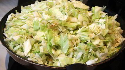 тушеная капуста под соусом