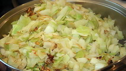 тушеная капуста под соусом