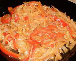 Тушеная капуста с болгарским перцем