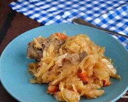 Тушеная капуста со свининой в мультиварке Поларис