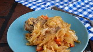 Тушеная капуста со свининой в мультиварке Поларис