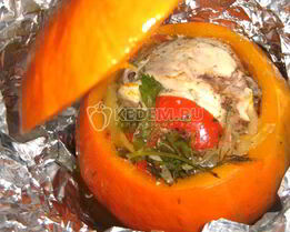 Тыква, фаршированная курицей и овощами
