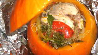 Тыква, фаршированная курицей и овощами