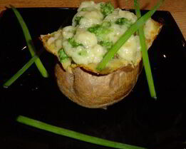 Запеченный картофель с брокколи