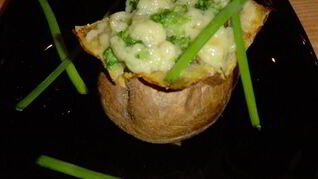 Запеченный картофель с брокколи