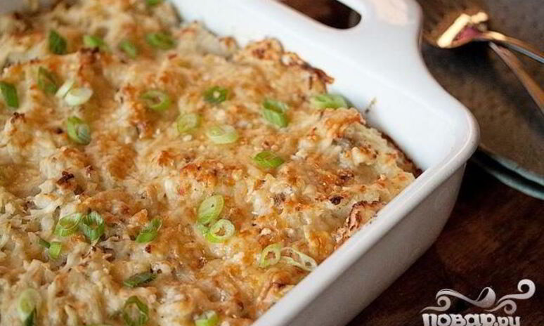 Рецепт запеченный картофель с луком, сыром и сметаной