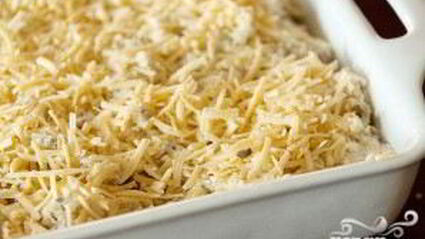 запеченный картофель с луком, сыром и сметаной