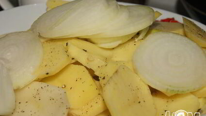 запеченный картофель с луком в сметане