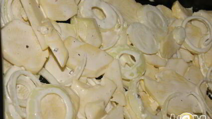 запеченный картофель с луком в сметане