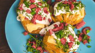 Запеченный картофель в духовке с сыром