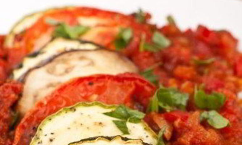 Рецепт запеченные цукини с томатами, чесноком и тимьяном