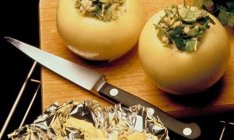 Рецепт запеченый лук, фаршированный фетой, петрушкой и тимьяном