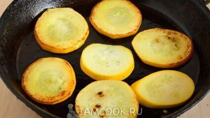 жареные цуккини с йогуртовым соусом