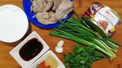 гедза с паштетом из тунца и куриной печенью