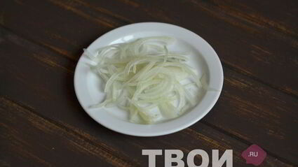 говяжья печень с яблоками и луком