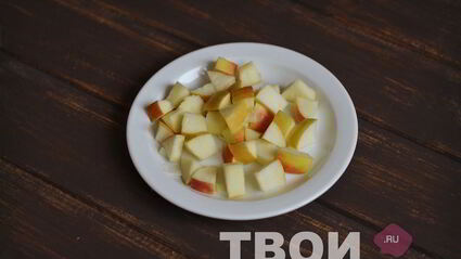 говяжья печень с яблоками и луком