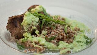 Говяжья печенка с гречотто и соусом из огурца