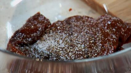 говяжья печенка с морковью в яблочном соусе