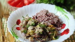 Куриная печень с грибами в сметане