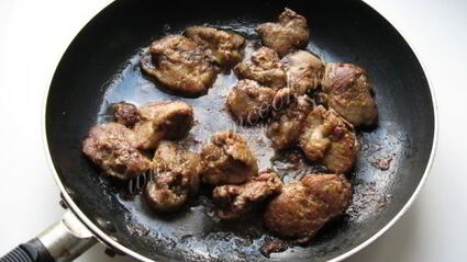 куриная печень с грибами в сметане