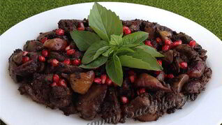 Куриная печень с инжиром и вином