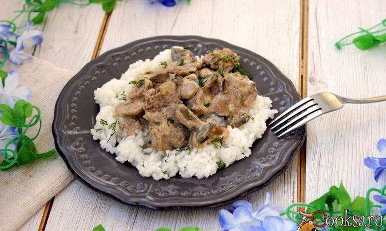 Рецепт куриная печень с маслятами в сметане