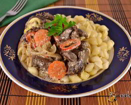 Куриная печень с овощами в духовке