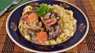 Куриная печень с овощами в духовке