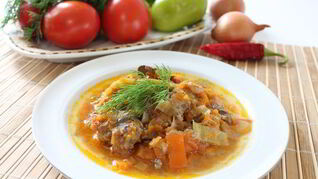 Куриная печень, тушенная с овощами Золотая осень