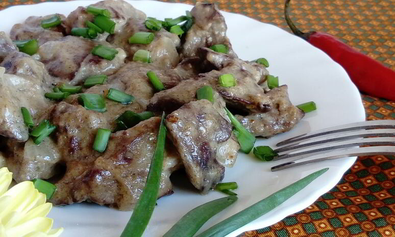 Рецепт куриная печень в сметанном соусе