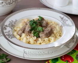 Печень говяжья, тушеная в сметане