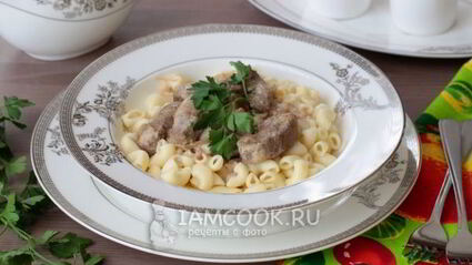 печень говяжья, тушеная в сметане