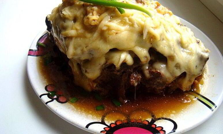 Рецепт печень говяжья, запеченная под сырной шапкой