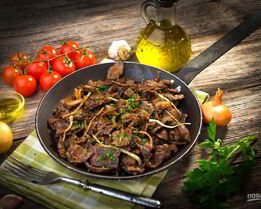 Печень говяжья, жаренная с луком