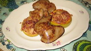 Печень кролика с яблочным чатни