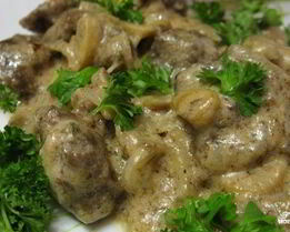 Печень по-строгановски с грибами