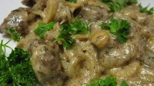 Печень по-строгановски с грибами