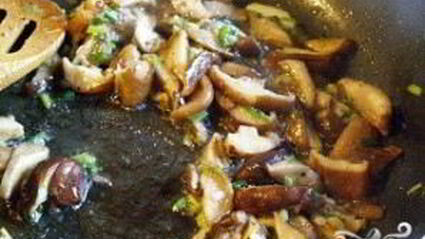 печень по-строгановски с грибами