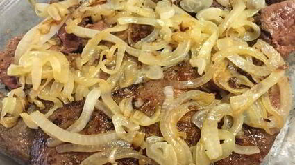 печень с грибами под сливочным соусом