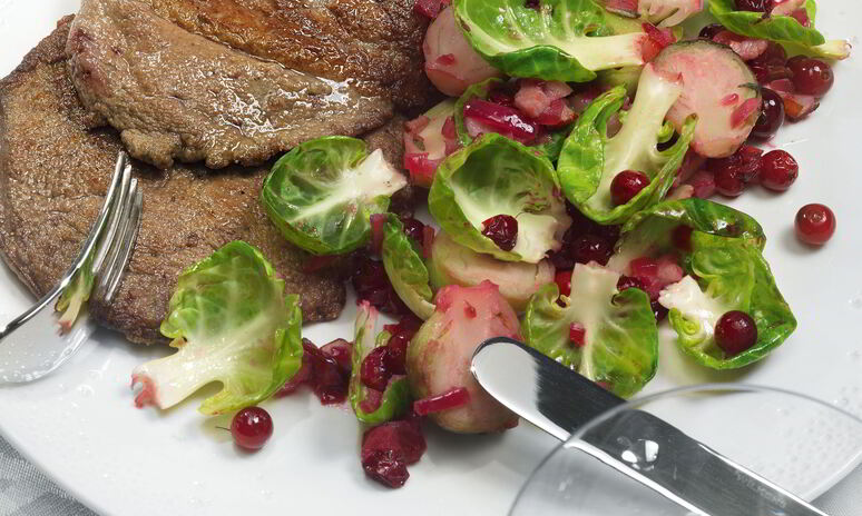 Рецепт печень с шалфеем, клюквой и брюссельской капустой