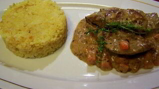 Печень свиная тушеная