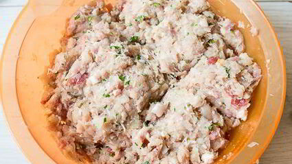 домашние пельмени с курицей и копченой грудинкой