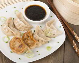 Китайские пельмени с начинкой из рубленой свинины