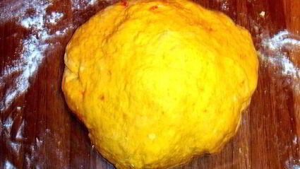 морковно-шафрановое пельменное тесто